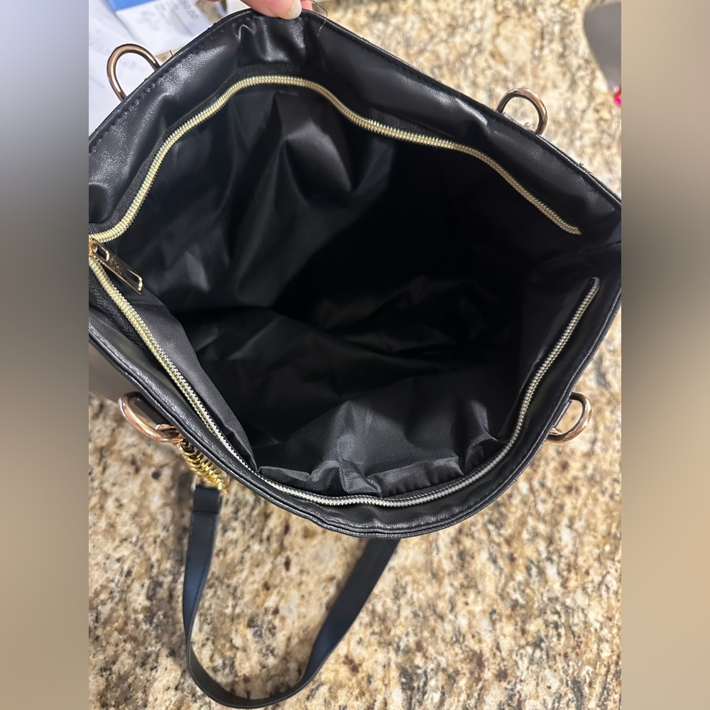 Elegant Black Quilted Shoulder Bag- straps can be removed - Picture 11 of 12